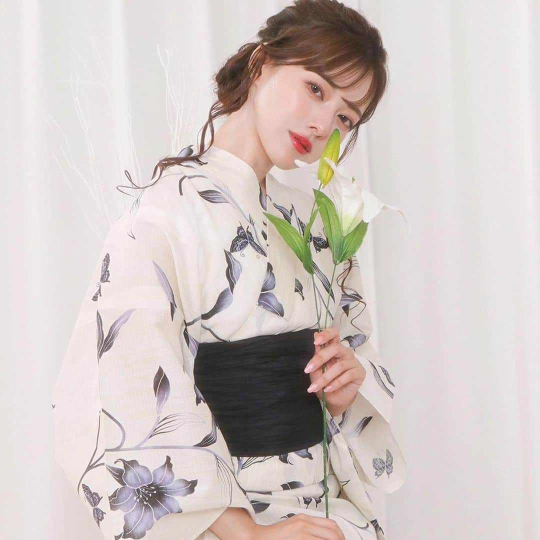 Mizukiのインスタグラム：「先週、浴衣👘モデルした時の。  何枚目が好み？？  皆、お祭りには浴衣を着て行きますか？？🍉✨  #浴衣 #浴衣ヘアアレンジ #浴衣女子 #浴衣ヘア #浴衣コーデ #浴衣モデル #撮影 #撮影データ #浴衣アレンジ #夏祭り #お祭り」