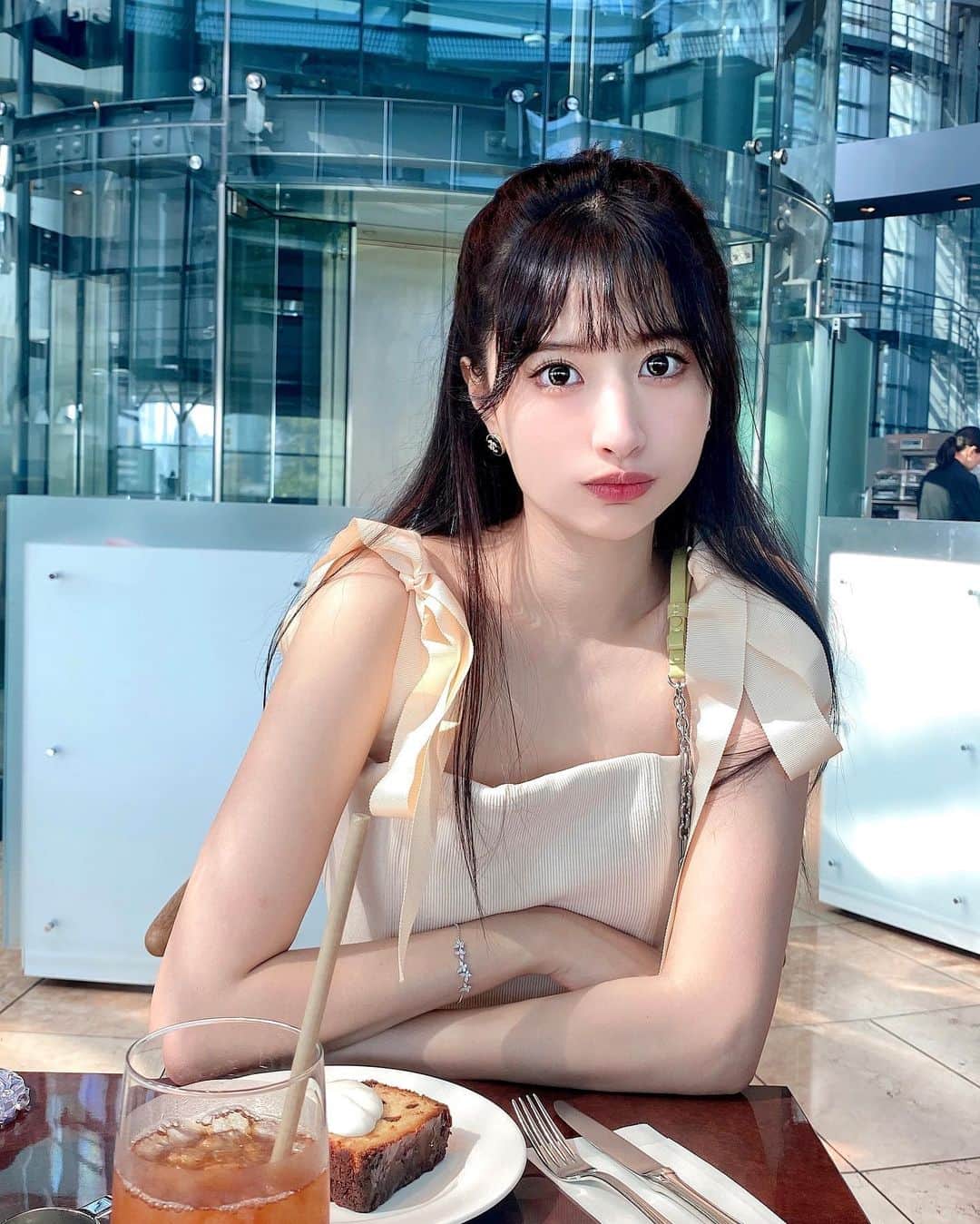 藤川らるむのインスタグラム：「暑いから涼しいところにいたい〜🐱 ずっと取りたかった資格があったけど 今月中にとる📝 お勉強期間です🧸🫧」