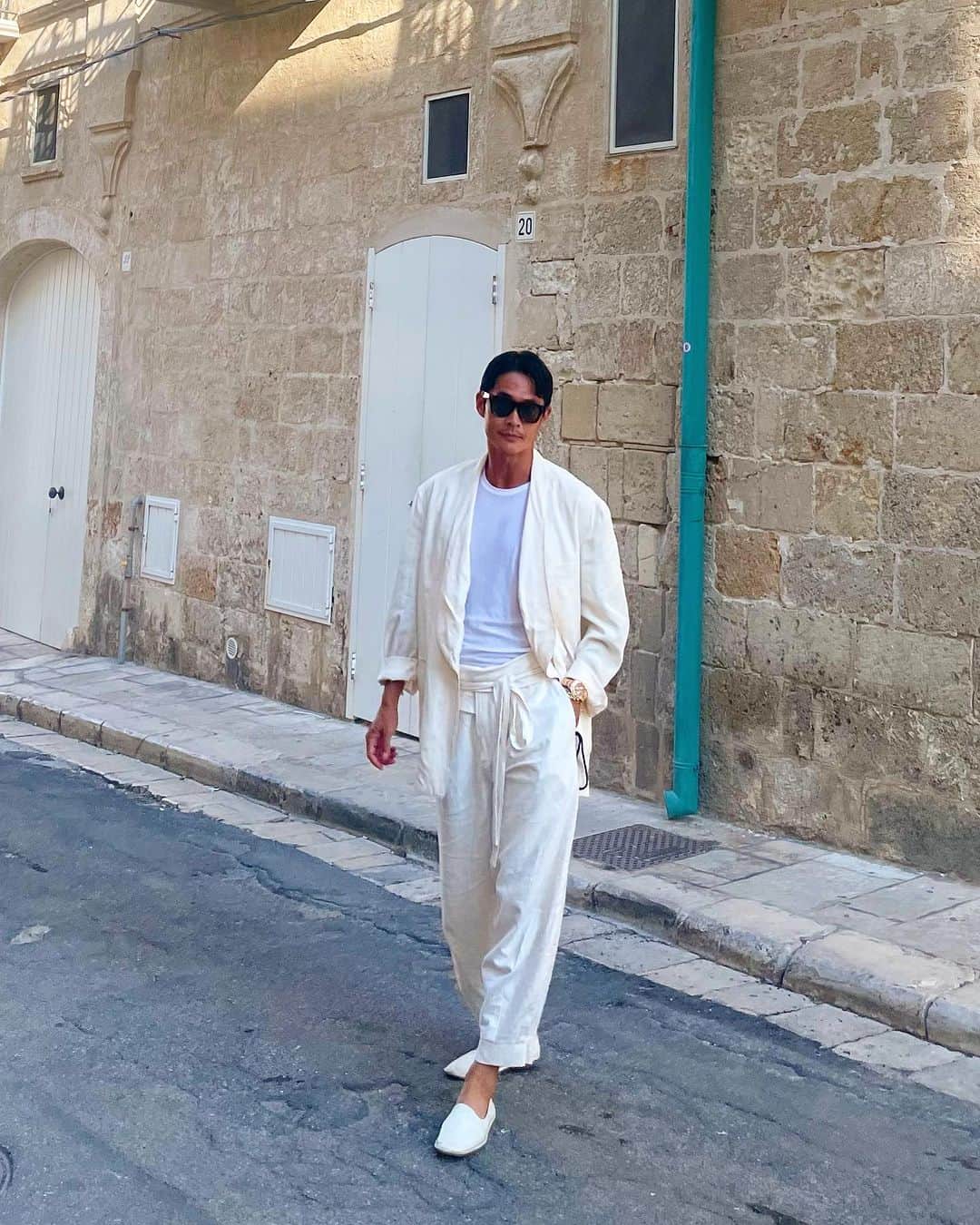 ペ・ジョンナムのインスタグラム：「🇮🇹💚🤍♥️&🇫🇷💙🤍♥️」