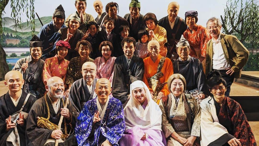 榊原徹士さんのインスタグラム写真 - (榊原徹士Instagram)「思い出達🎞️  「若き日の親鸞」 遵西と顔面どちゃ汚れ町民 南座公演楽しすぎたし、いい先輩に恵まれました。  #親鸞 #京都 #南座お練り」7月13日 20時47分 - tetsujisakakibara