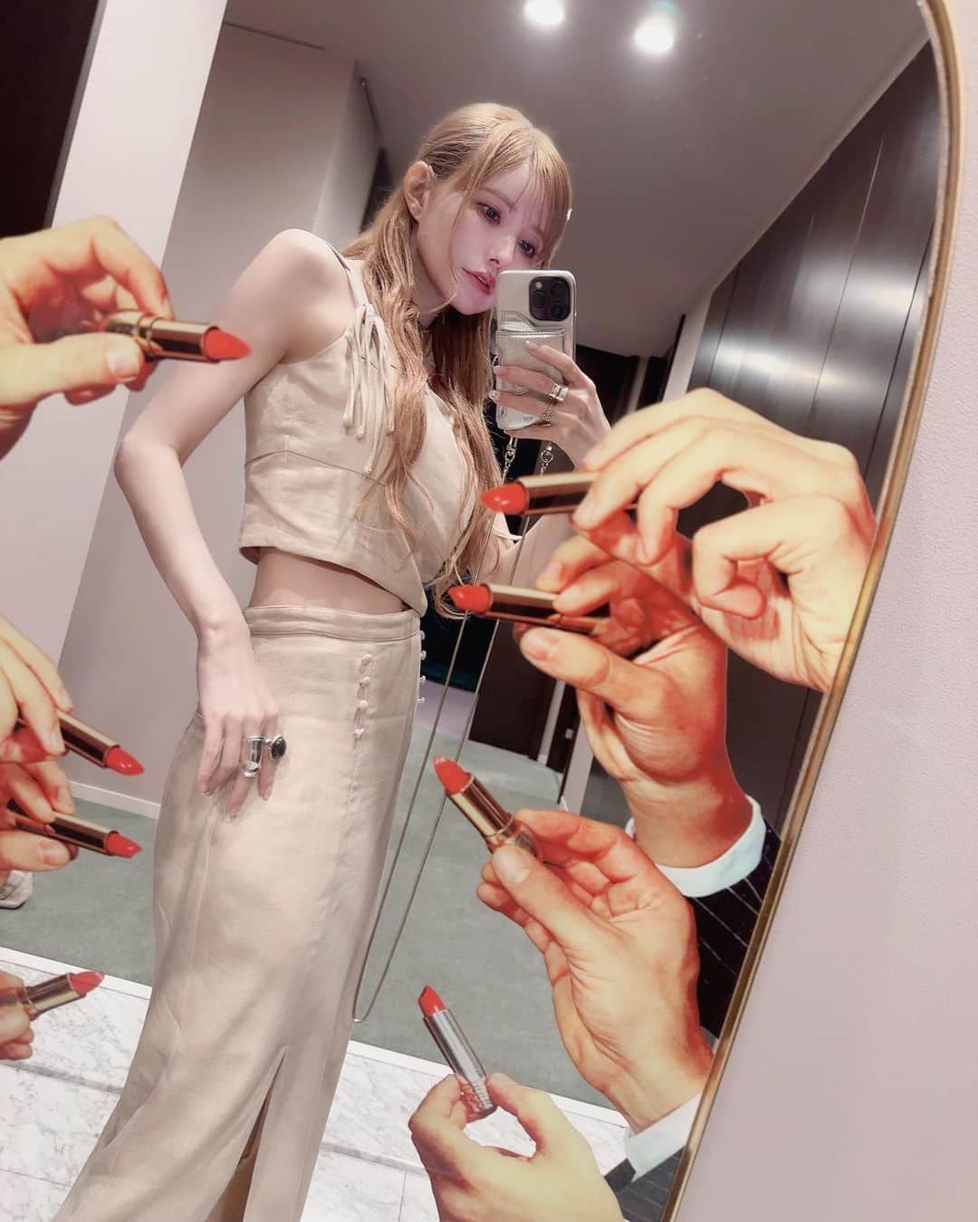 益若つばさのインスタグラム：「私服ちゃん。  アベプラの時はいっちょまえな顔してるけどいつもドキドキしてます。  setup… @andmary_official  boots… @fray_id  necklace… @dior   #ootd #outfit #andmary #dior#frayid」
