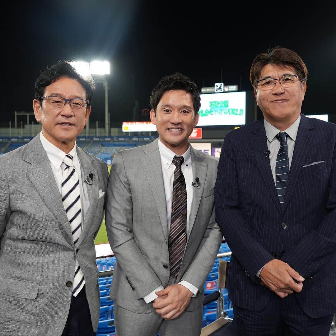 石橋貴明さんのインスタグラム写真 - (石橋貴明Instagram)「#ABEMA 「石橋貴明 お礼参りTHE WORLD 4週ぶち抜きSP」 4週目は、#WBC で侍JAPANを世界一に導いた #栗山英樹 と、 野球愛あふれるノンストップ対談⚾  2人はなんと、1961年生まれの同学年！  高校球児時代、甲子園を目指し、 明治神宮野球場の同じ空間にいました。  そんな2人が44年ぶりに、同球場で再会します。  初公開のWBC裏話から、 北海道日本ハムファイターズ時代のエピソード、 侍JAPAN選手から感謝メッセージなど、 ここでしか見れない秘話をたっぷりお届けします。  ABEMAで、無料配信中📺 お見逃しなく🔥  ABEMAスタッフ」7月13日 20時59分 - takaakiishibashi_official