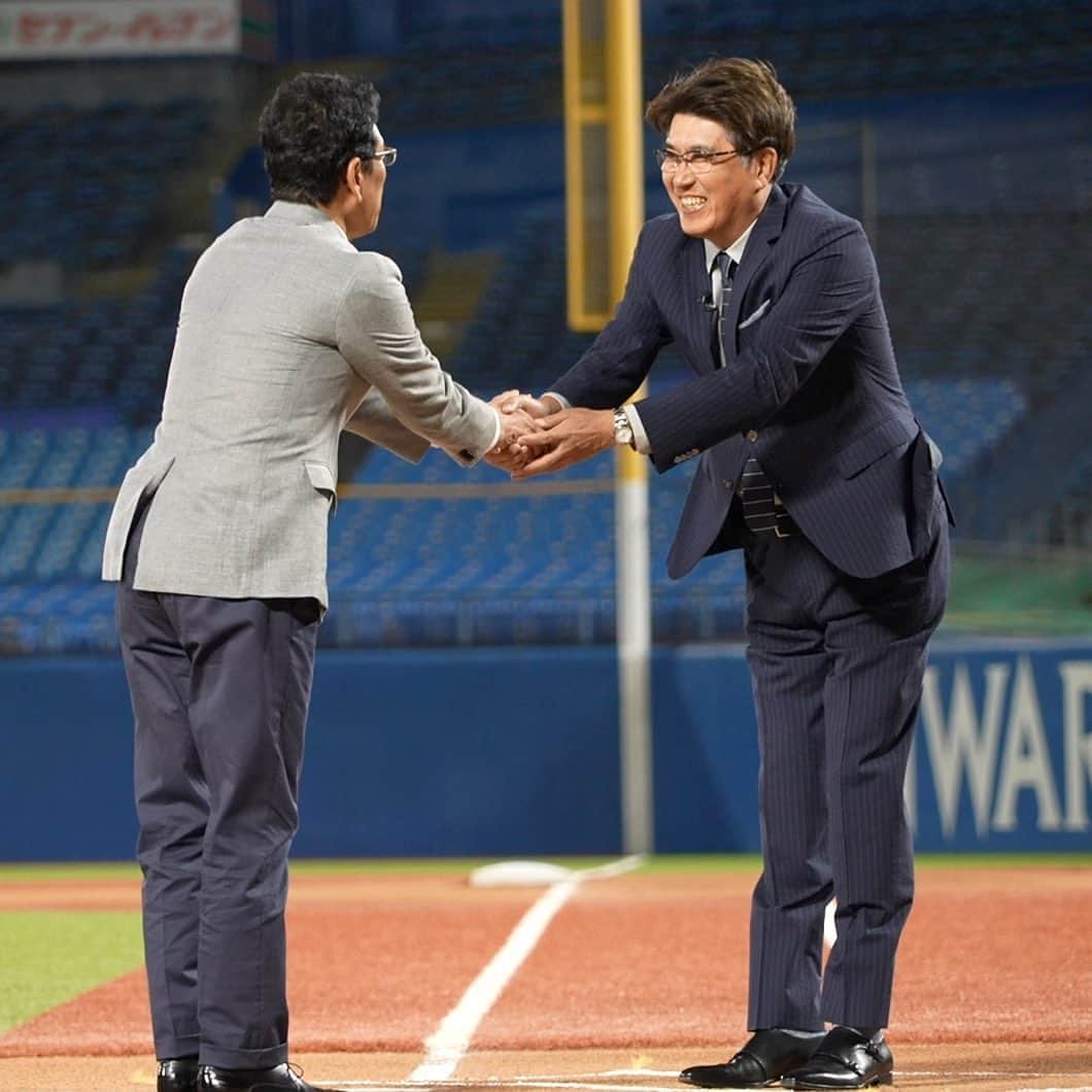 石橋貴明さんのインスタグラム写真 - (石橋貴明Instagram)「#ABEMA 「石橋貴明 お礼参りTHE WORLD 4週ぶち抜きSP」 4週目は、#WBC で侍JAPANを世界一に導いた #栗山英樹 と、 野球愛あふれるノンストップ対談⚾  2人はなんと、1961年生まれの同学年！  高校球児時代、甲子園を目指し、 明治神宮野球場の同じ空間にいました。  そんな2人が44年ぶりに、同球場で再会します。  初公開のWBC裏話から、 北海道日本ハムファイターズ時代のエピソード、 侍JAPAN選手から感謝メッセージなど、 ここでしか見れない秘話をたっぷりお届けします。  ABEMAで、無料配信中📺 お見逃しなく🔥  ABEMAスタッフ」7月13日 20時59分 - takaakiishibashi_official