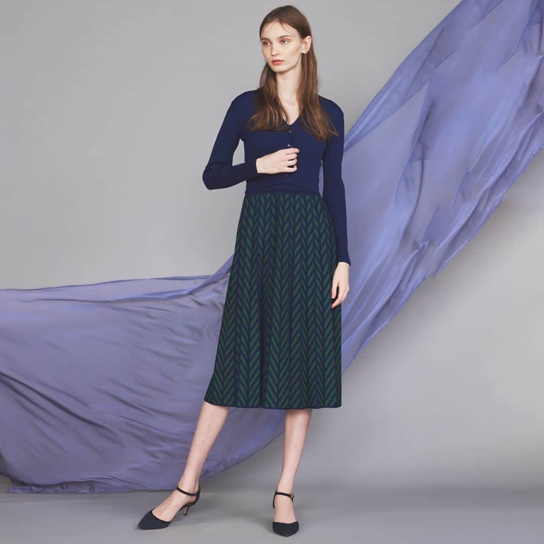 Double Standard Clothingのインスタグラム：「. NEW ARRIVAL 2023 PRE-FALL COLLECTION . [TOPS] CORCOVADO / HERRINBONEニットカーディガン price. 44,000円(税込) color. ネイビー size. 36 / 38 . [DRESS] CORCOVADO / HERRINBONEニットドレス price. 86,900円(税込) color. ネイビー size. 36 / 38 . ------------------------------------------ #doublestandardclothing #tokyo #corcovardo #DSC #sov #nightstore #fashion #ootd #2023prefall」