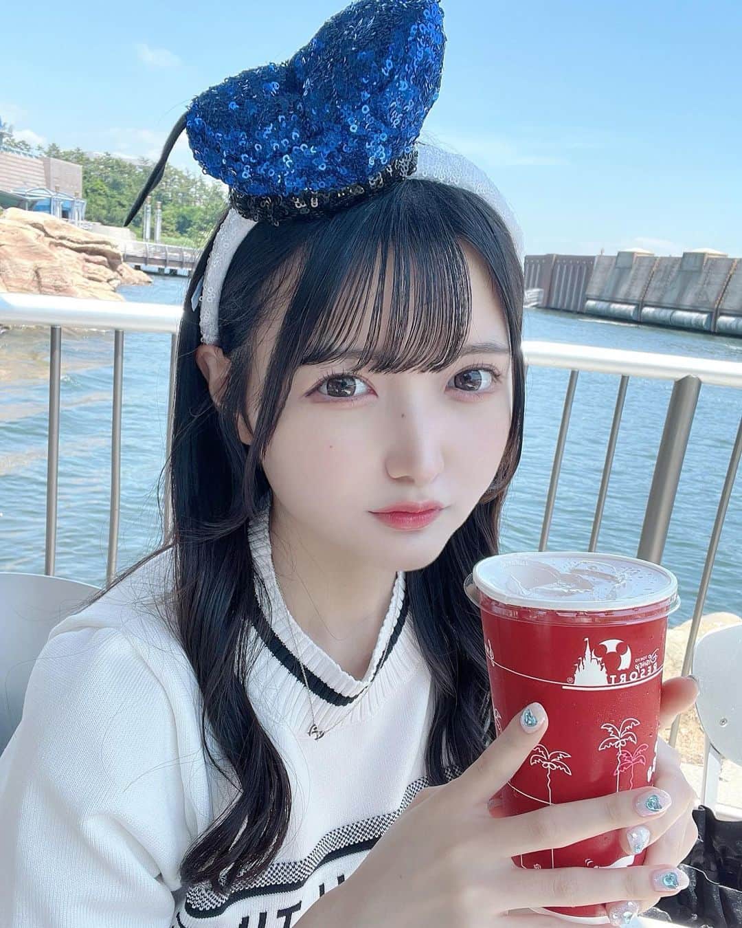 のインスタグラム：「. ディズニーはスティッチかドナルド推しです♡  ・ ・ ・  #ディズニーシー  #ディズニー  #ディズニーコーデ  #ディズニーカチューシャ  #disney  #disneysea  #黒髪  #黒髪ロング  #黒髪女子  #黒髪アレンジ  #lipservice #リップサービス #サマーニット #韓国ファッション  #韓国コーデ #フレンチガーリー  #自撮り  #自撮り界隈  #自撮り女子」