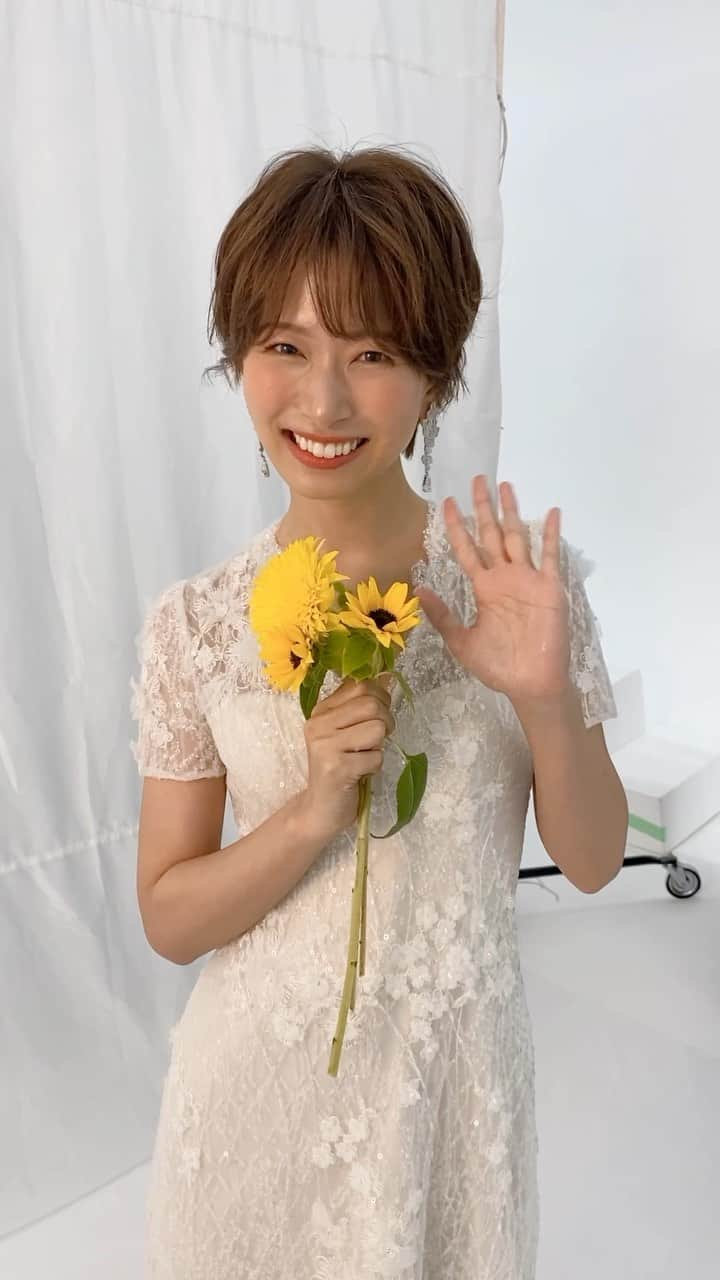 海老原優香のインスタグラム：「来年のフジテレビアナウンサーカレンダーを プロデュースしています🌻  皆さんに、たくさんの笑顔を届けられますように♡  #フジテレビ#アナウンサー #海老原優香#プロデュース  #フジアナカレンダー2024 #ShareHappiness  #ウェディングドレス」