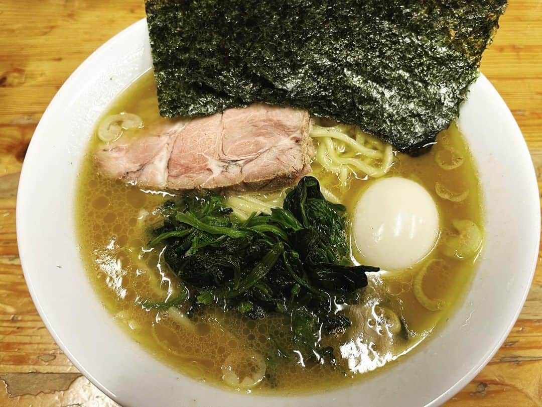 望月歩のインスタグラム：「最近ラーメンばっかり食べてます🍜 新規を見つけて幸せいっぱいでした #ラーメン日記」