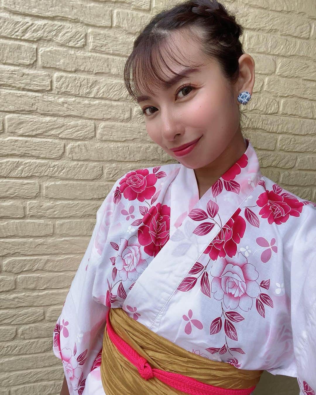 エマ中岡優姫のインスタグラム：「お祭りまであと 2日✨　 今日は地元のローカルテレビにて お祭りのPRしてきました🥳 当日も浴衣を着て ランうぇ〜いに 参加しませんかぁ〜？ （地元の方へw） サニ坊は甚平じゃなくて ゆかたを着たいみたいですが ゆかた高すぎたので ごめんね🙏w #浴衣  #ゆかた  #甚平  #お祭り」