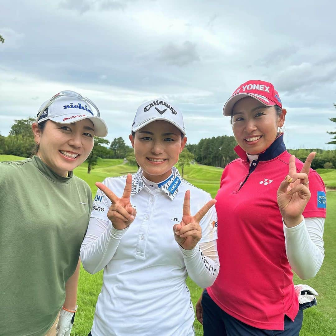 宮里美香のインスタグラム：「*** いよいよ明日！(7/14) 産後初めての試合です⛳️ さくらさんに声をかけていただき、出場させていただくことになりました🤗  PLEIADES CUP横峯さくら  DREAM GOLF LADIES2023  #福岡雷山ゴルフ倶楽部   今日は、練習ラウンド🧡 さくらさんと舞衣子さんの３人で回るのは初めてでしたが、めっちゃくちゃ楽しかったです♪みんなママゴルファー🥰 話が尽きなかったです😆  ALBA.TVでLIVE配信されるみたいなので、ぜひご覧ください🤗  1日の試合ですが、楽しみながら頑張りたいと思います！ 皆さん、応援宜しくお願いします🥺  #pleiadescup #横峯さくら  #プレアデス #プレアデスカップ  #産後初 #試合に出場します  #楽しみ #ママゴルファー  #頑張ります」