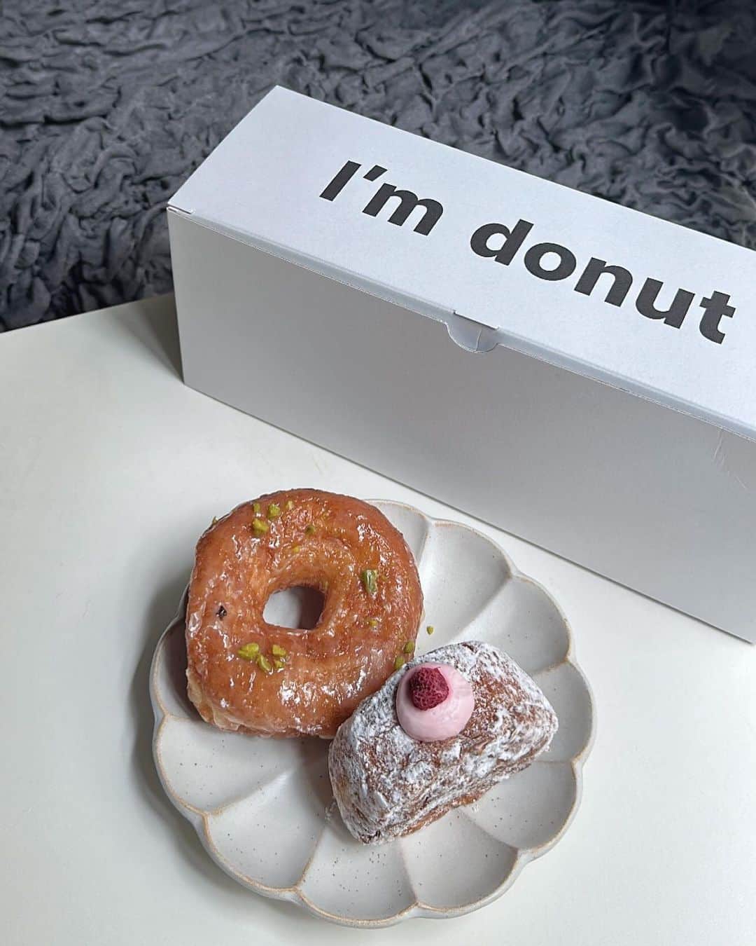 依田奈波さんのインスタグラム写真 - (依田奈波Instagram)「にんまり🍓  前に一度だけ食べた「I'm donut」 また食べたいと思っていたらお友達が朝から並んで買ってきてくれた🥲❤︎ ありがとう〜！  #中目黒 #中目黒グルメ #ドーナツ専門店 #ドーナツ屋さん #ドーナツ」7月13日 21時20分 - nanami_yoda