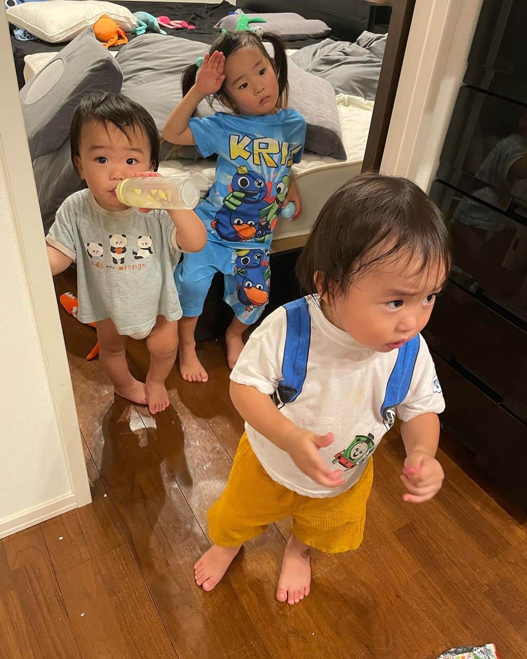 森ケの暴走ブラザーズのインスタグラム：「#暴走ブラザーズ ドラッグストアで買ってと持ってきた可愛いゴムを付けてます。  そして明日も動画上がります😊💓  19時次更新なので良かったら見てください🫡」