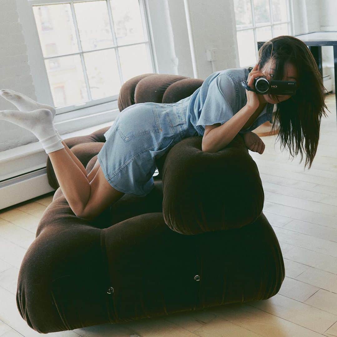 ラグ&ボーンのインスタグラム：「DENIM THAT LIVESTREAMS & DENIM THAT LIVES. @_yanyanchan in the super-soft Liquid Miramar Dress.」