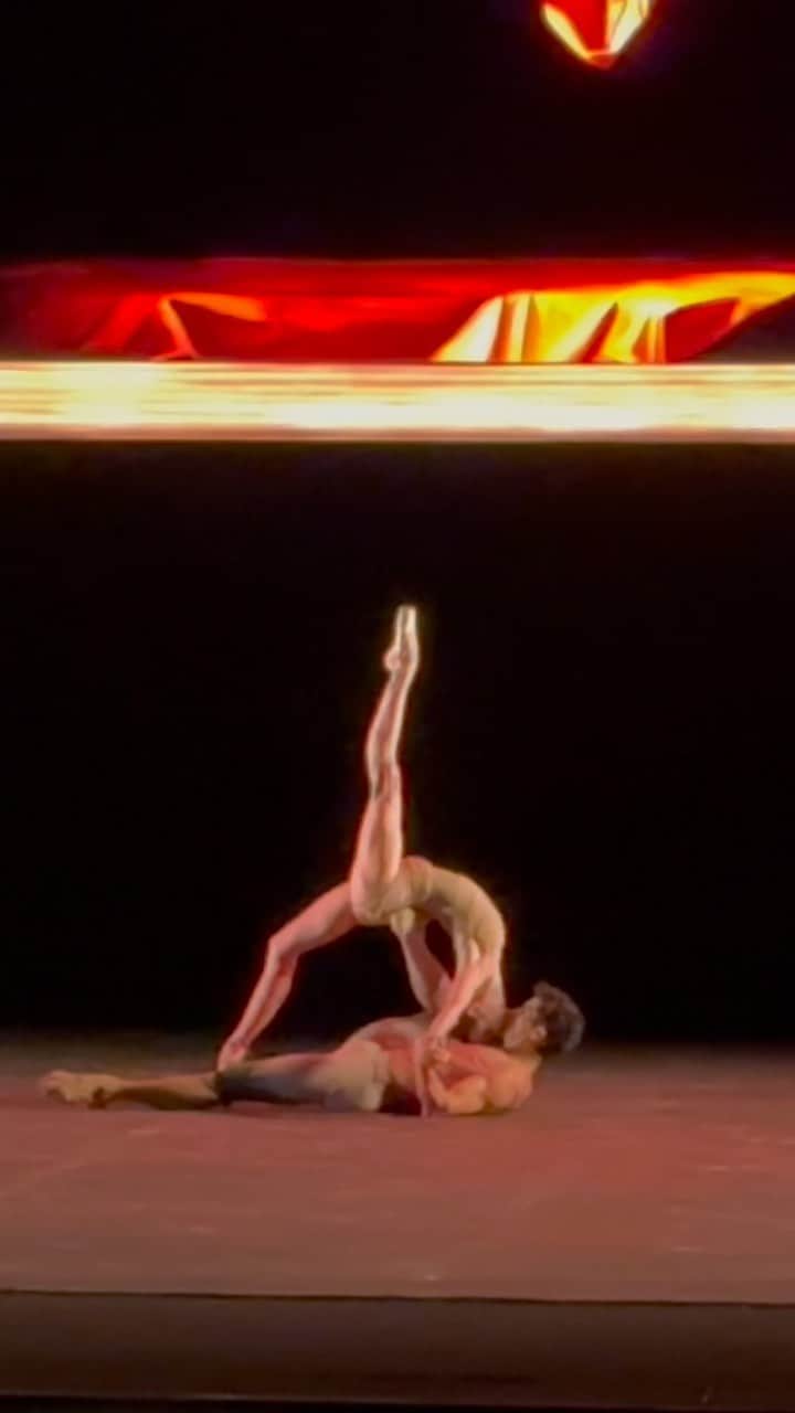 のインスタグラム：「One of the biggest dance dreams come true… Thank you from the bottom of my heart @robertobolle for dancing this piece with me 💔😭 Adagio from “Caravaggio”, choreography by the incredible Mauro Bigonzetti, music by Bruno Moretti ✨ #robertobolleandfriends   Заветная мечта сбылась… Спасибо от всего сердца @robertobolle за возможность станцевать вместе этот номер 💔😭 Адажио из балета «Караваджо», хореография великолепного Мауро Бигонцетти, музыка Бруно Моретти ✨」