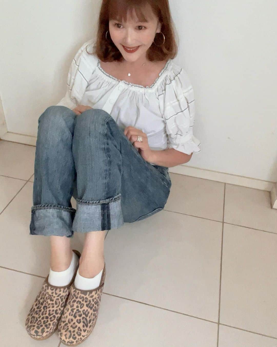 高見恭子さんのインスタグラム写真 - (高見恭子Instagram)「行こう！まだ知らない詩あふれる場所へ。  #dansko #danskocollection  #danskostyle  #shoes#shoeslover  #fashion#fashionstyle #jeans#jeanslover  #fashionista  #smile」7月14日 8時28分 - takami_kyoko