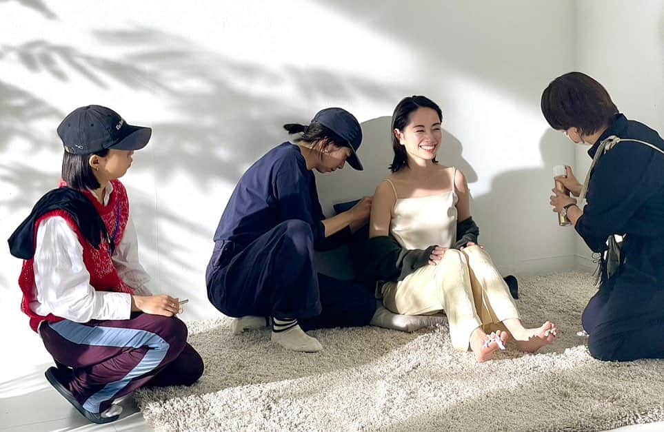 寺田有希のインスタグラム：「㊗️念願㊗️ ずーっとやりたかった、 美容系のお仕事をさせていただきました！！🥹✨  【YA-MAN】プロダクトページの モデルを務めました👏  『フォトプラスシャイニーネオ』は、 超人気のプロダクトですよね！ そして『ブルーグリーンショット』は、 超注目の新作です👀✨  是非チェックしてみてください！ @yaman.official」