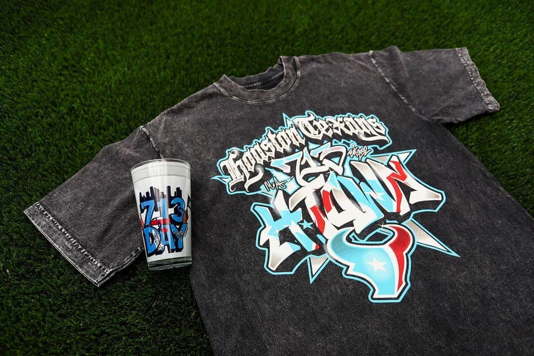 ヒューストン・テキサンズさんのインスタグラム写真 - (ヒューストン・テキサンズInstagram)「Continuing the celebration of 713 Day with a giveaway 👀  Drop your favorite thing about H-Town for a chance to win ⬇️」7月14日 7時06分 - houstontexans