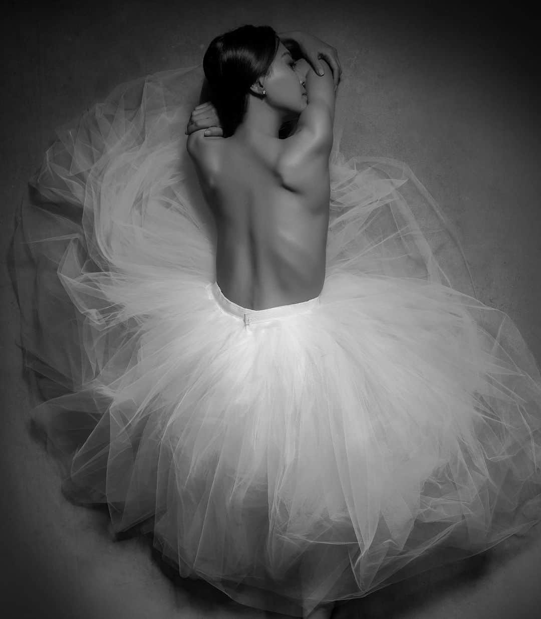 倉永美沙さんのインスタグラム写真 - (倉永美沙Instagram)「Moonlight 🌙 📷 @vandyphotography   月明かり　  #moon #moonlight #photoshoot #ballet #tutu #ballerina #ballerinalife #写真　#撮影　#バレエ　#バレリーナ」7月14日 7時31分 - misakuranaga