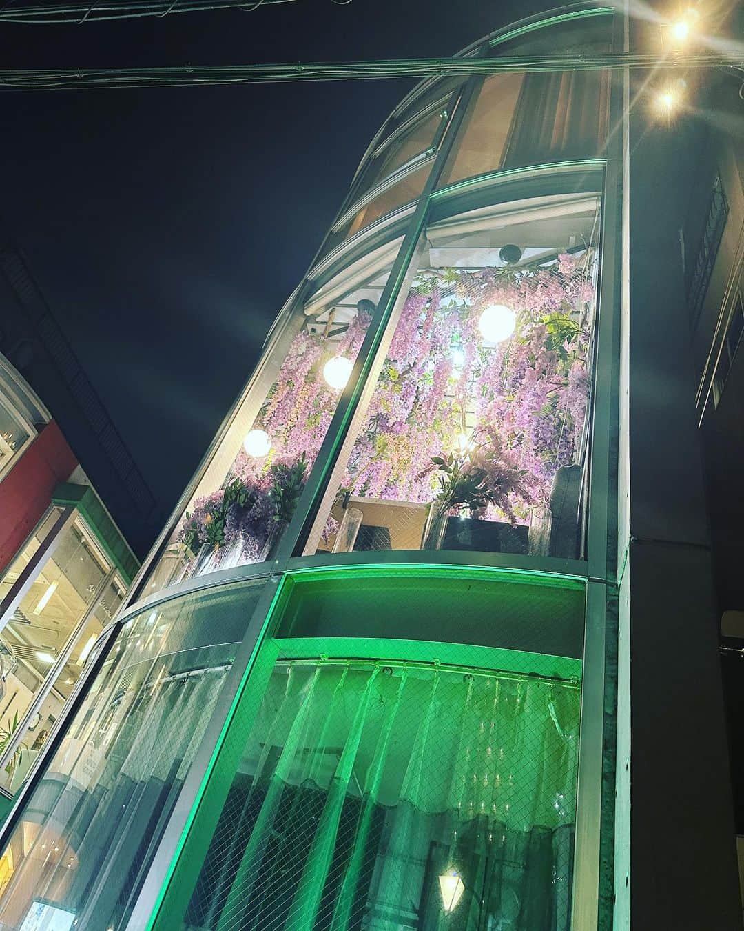 星那美月さんのインスタグラム写真 - (星那美月Instagram)「昨日から始まった桃のアフタヌーンティー🍑🍑🍑  外から見ても可愛い店内🥹💠  #ヌン活 #アフタヌーンティー #オートクチュールカフェ #hautecouturecafe #桃パフェ #桃スイーツ」7月14日 7時39分 - mitsukihoshina
