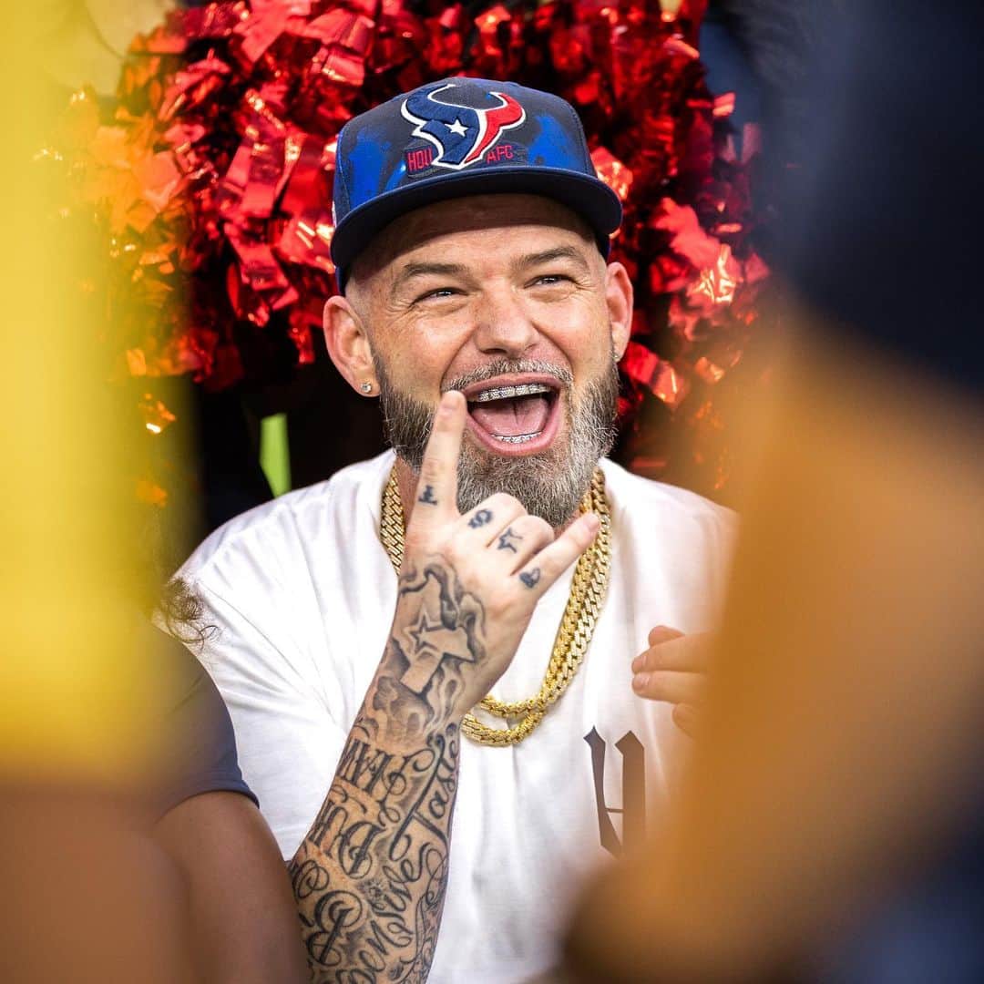 ヒューストン・テキサンズのインスタグラム：「H-Town fam 🤘」