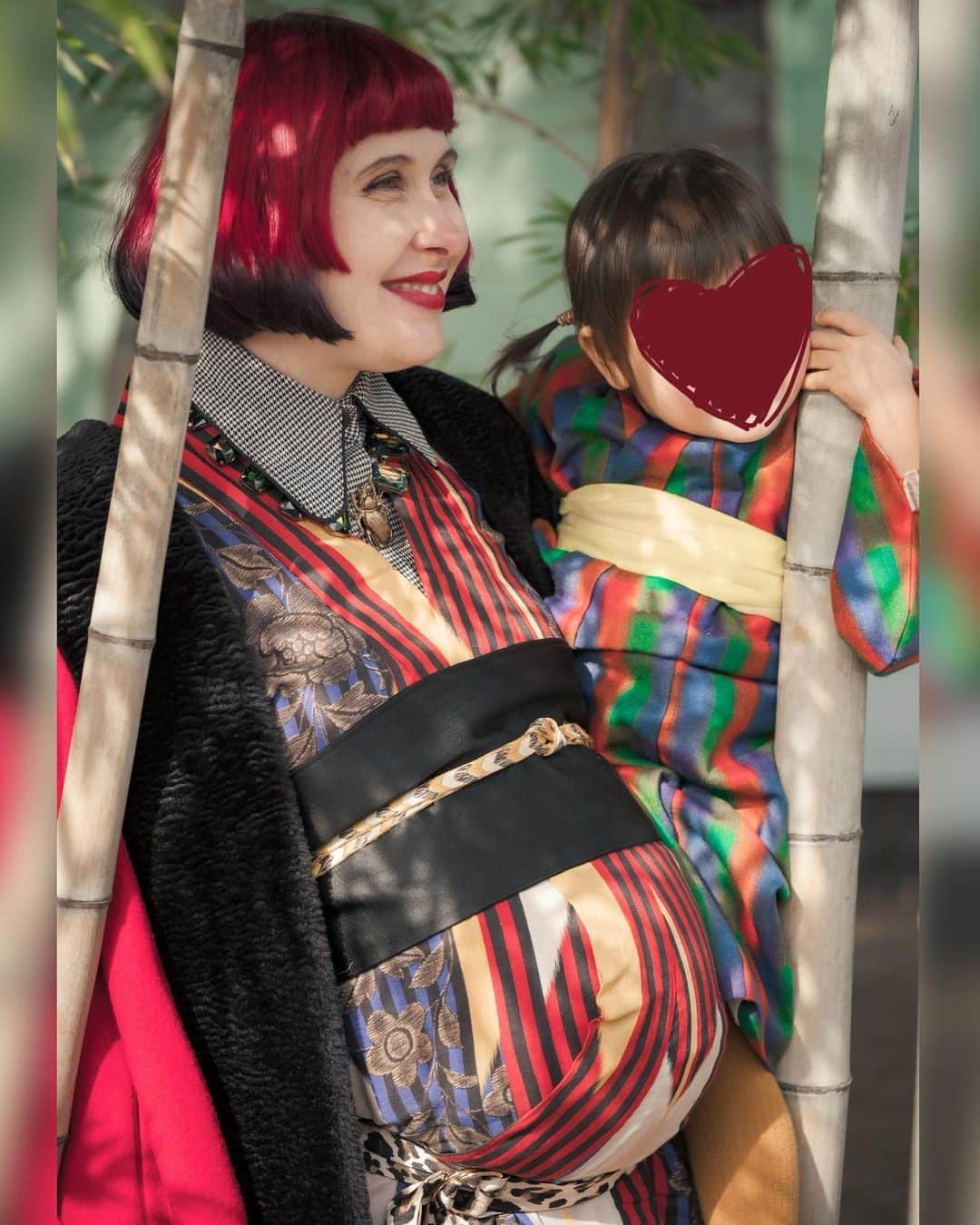 Anji SALZさんのインスタグラム写真 - (Anji SALZInstagram)「Some more from my maternity shoot with baby #2 😂 as I forgot to post them.  It’s the first time I got my husband into a proper kimono, yet I had him wear a shirt below and shoes and a coat 🧥   Thanks again to my friend @irwinwongphoto who was so kind to snap 📸 us 🥰❤️  This time I mixed western clothing with antique kimono, for a different vibe to my first shoot.  マタニティ写真をアップさせてねw 長女のときとはまた違う感じにしたくて、洋服とアンティーク着物のミックスにしました🫣❤️ 📷: @irwinwongphoto   #maternityphotography #maternityshoot #kimono #japanesekimono #taisho #showa #kimonostylist #antiquekimono #マタニティフォト #マタニティ #和装 #着物 #着物コーディネート #アンティーク着物 #着物生活 #普段着物 #着物撮影」7月13日 23時19分 - salztokyo