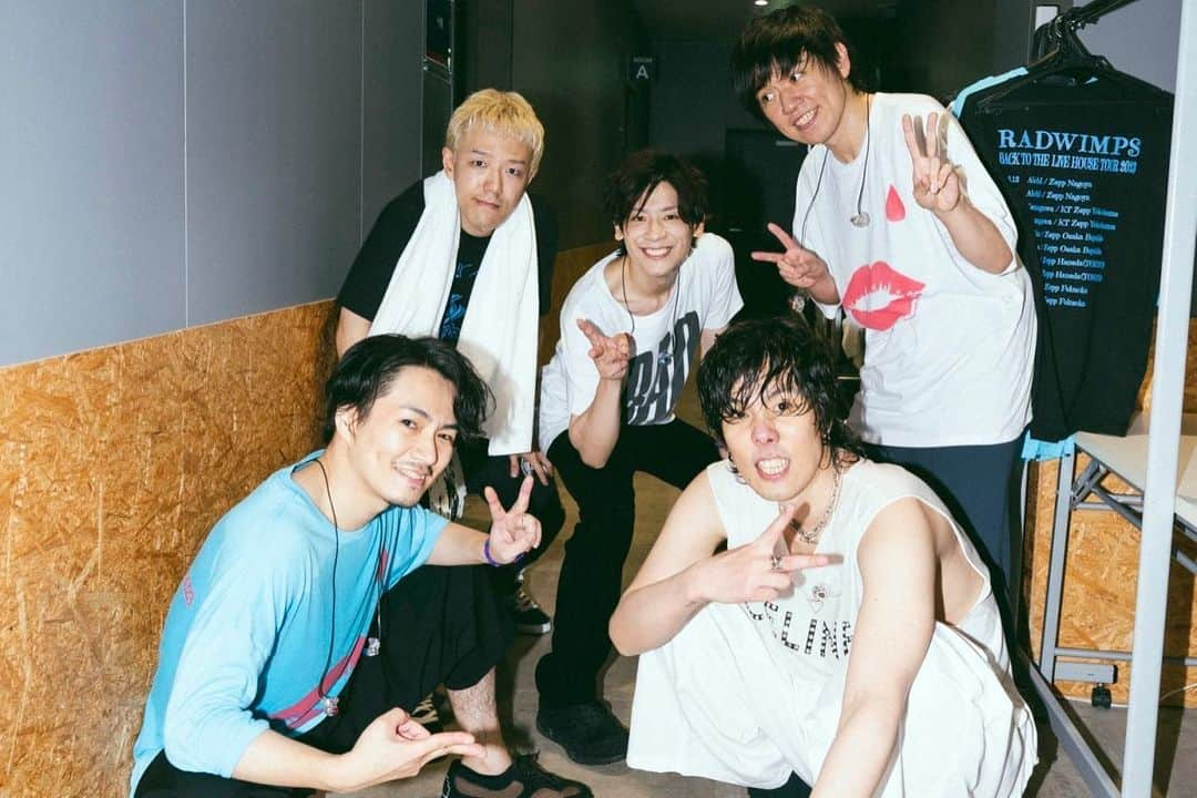 武田祐介さんのインスタグラム写真 - (武田祐介Instagram)「2023.07.12 Zepp Fukuoka  BACK TO THE LIVE HOUSE TOUR 2023完走  想像の何倍も熱くて濃ゆかったライブハウスツアー、最高でした。幸せでした。  日本のみんなからもらったパワーを持ってアジアツアーいってきます🫡  #最後の写真の桑原さんが絶妙に気になる  📷#takeshiyao」7月13日 23時51分 - yusuke_takeda_