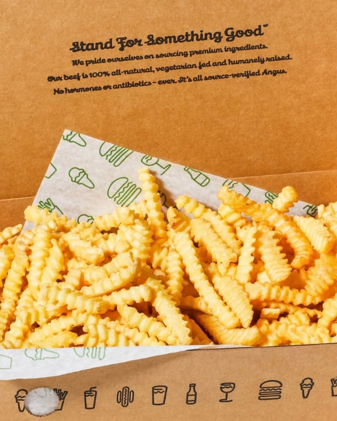 SHAKE SHACKさんのインスタグラム写真 - (SHAKE SHACKInstagram)「Team crinkle cuts, always. #nationalfrenchfryday」7月14日 0時01分 - shakeshack