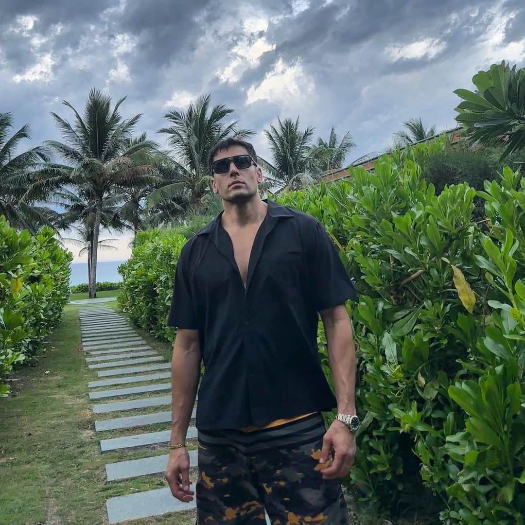 のインスタグラム：「Chilling 😎」