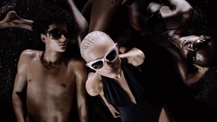 ダニエル・ポランコのインスタグラム：「@tomford Eyewear with @luluwood_ @erikvgils @shokunbi.halimotu @ybtwy_23  SVP @laramod Directed by @zhang.qingyun  Director of Production @buituiconfui @tomford @edwardjameslee @soo_liz  DP: @bennncareyyy 🫰🏽 Set Design: @lizzielang Movement: @dannip18  Styling: @jasminehassett MU: @hollysilius Hair:@tsukihair Nail: @jazzstyle DIT: @atb.media   Editor: @nunoxico Colorist/Digital Compositing: @loicmagik Music: @hinote.nyc」