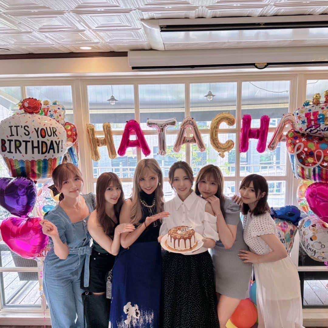 松本鈴香のインスタグラム：「波多野さんのお誕生日会に 参加してきました〜！ ⁡ 素敵空間すぎた、、、🤍 ⁡ いつも優しくて面白い波多野さん ほんとうにだいすきです！ ⁡ こんなわたしとみんなが仲良くしてくれて ありがたいなあって心から思う🥲 ⁡ 素敵な1年になりますように🫶🏻」