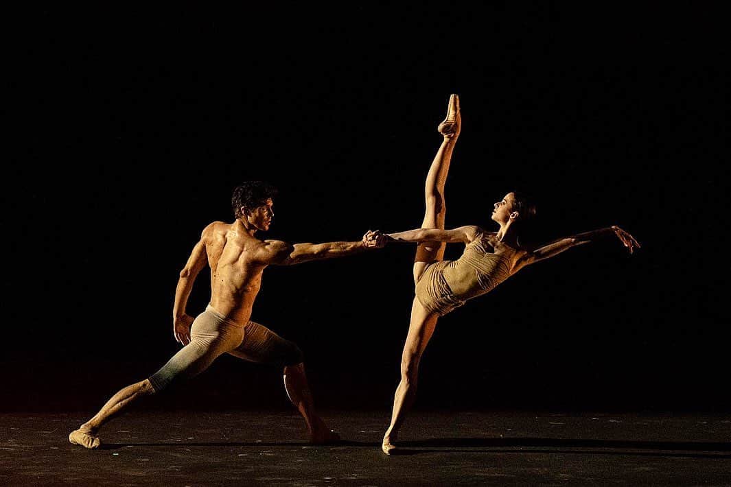 ロベルト・ボッレのインスタグラム：「Third show tonight at #termedicaracalla #bolletour2023 #robertobolleandfriends @opera_roma #caravaggio @marachok ❤️ 📸 @dancersdiary」