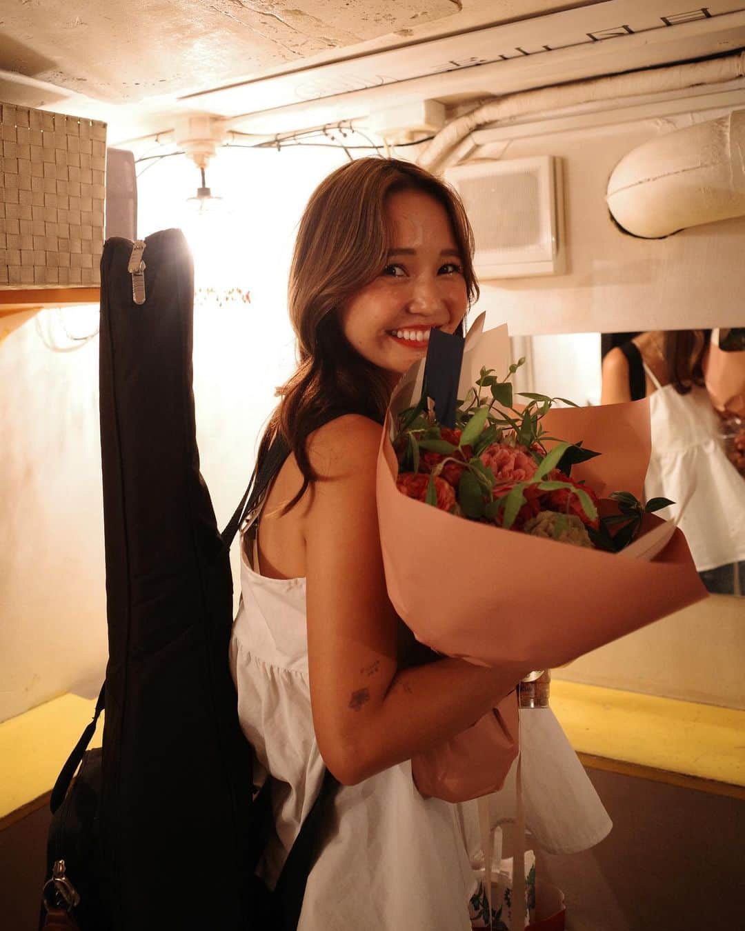 宮崎絹子のインスタグラム：「この景色をどれだけ待ちわびたか。 みんなの笑顔が見れて、一緒に歌えて  久しぶりのライブ本当に楽しかった💕 BHCのみんなが大好きすぎる🥲💕  次は7/21 @大阪 です！ みんなに会えるの楽しみにしています🌙✨  #babykiy」