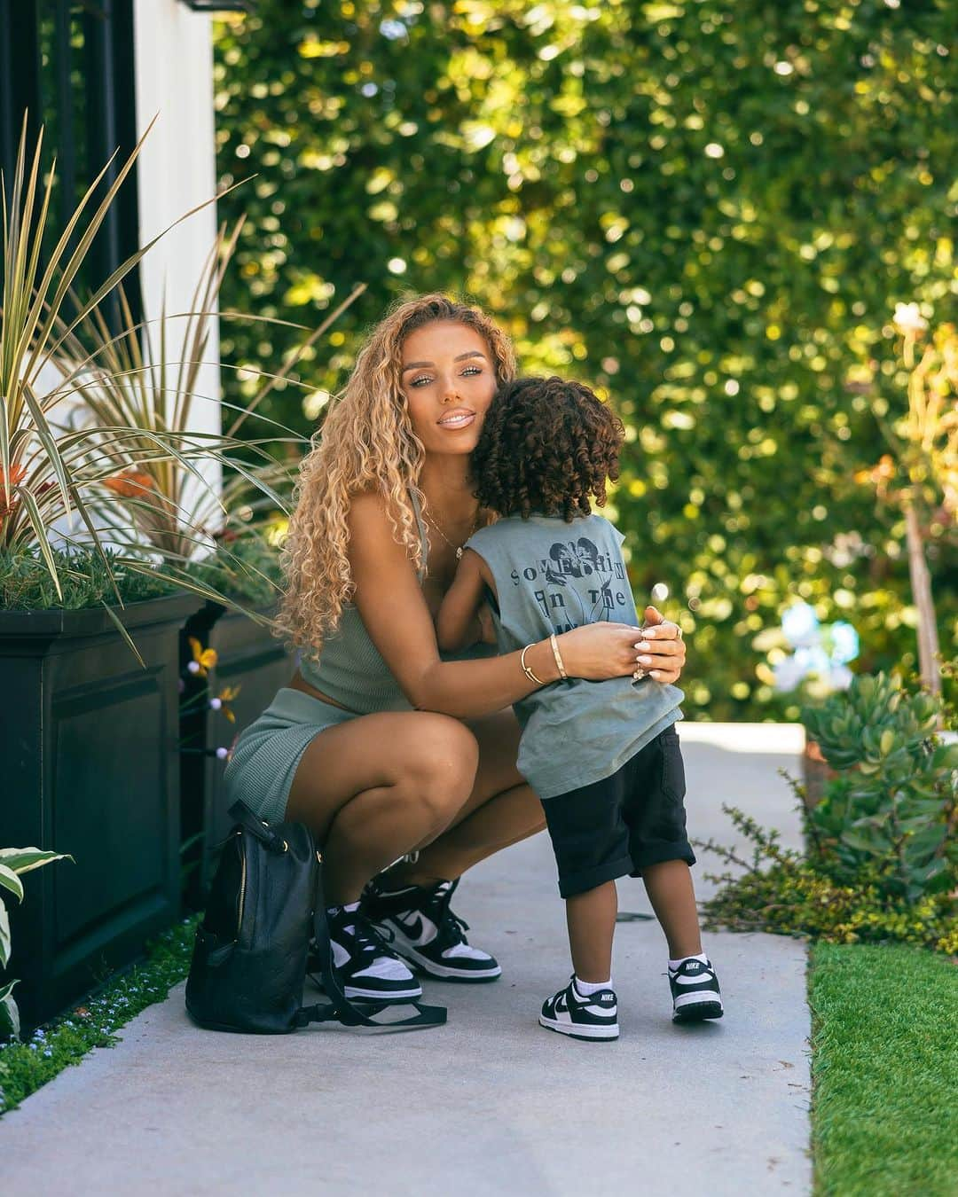 Jena Frumesさんのインスタグラム写真 - (Jena FrumesInstagram)「I love a matching moment✨ I know one day he won’t want to match with mommy anymore so I’m taking full advantage now while he doesn’t have a choice😜  📸 @martin_depict」7月14日 0時23分 - jenafrumes