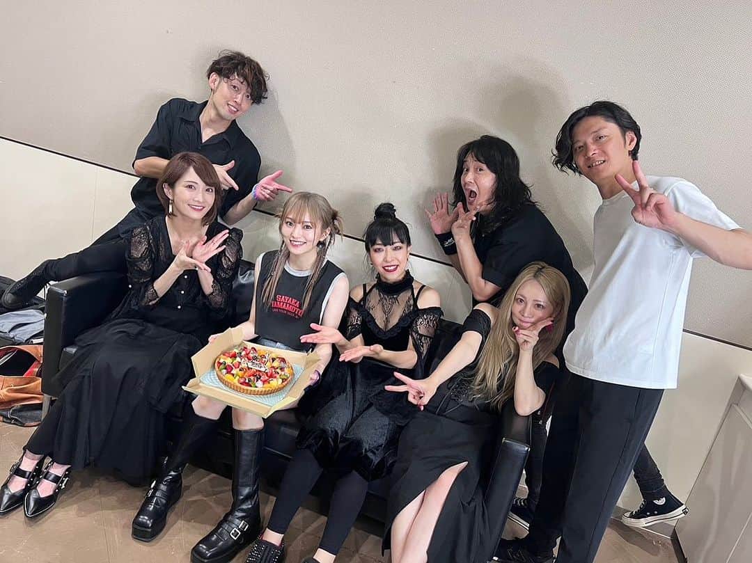 小名川高弘のインスタグラム：「ZeppDiverCityでした！ すごい時間でした✨ 一体感、これぞ！ 東京のみなさん、さすがです！ メモリアルな誕生日イブになったと思います！  久しぶりの全員集合のチームSYも最の高！  彩ちゃん、Happy Birthday👏  #山本彩アンドツアー #チームsy」