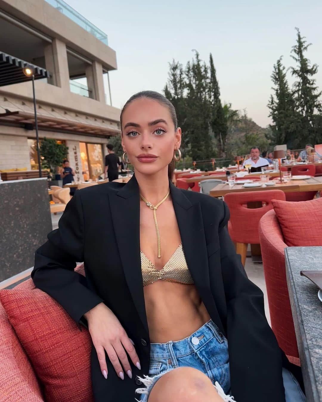 Yael Shelbiaのインスタグラム：「🩷」