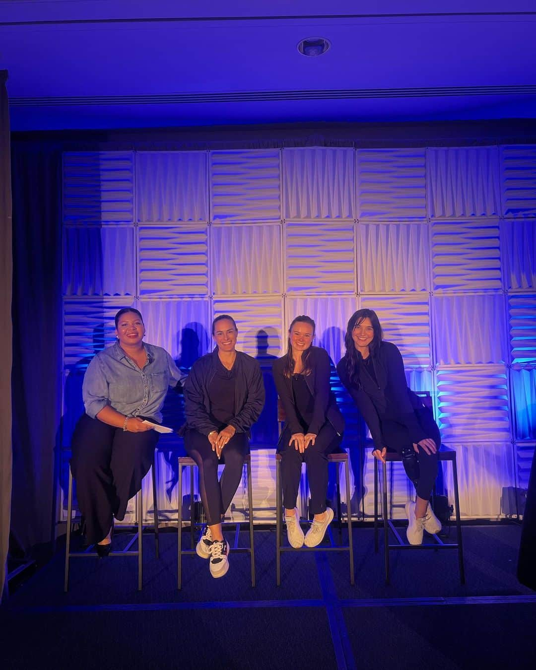 マライア・ベルさんのインスタグラム写真 - (マライア・ベルInstagram)「I had such a fun time at the @athleta renew summit with some of my super inspiring power of she collective family!!!💖 @monicaace93 @bren_hucks  Forever grateful to be a part of such an empowering company. PS- Athleta is a B Corp company and if you don’t know what that is, definitely look it up😊」7月14日 0時43分 - mariahsk8rbell