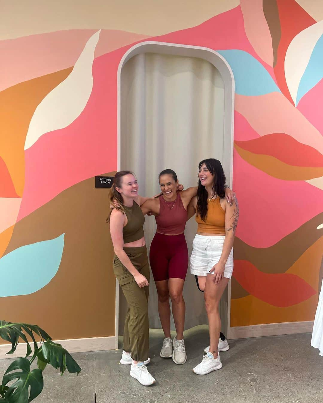 マライア・ベルさんのインスタグラム写真 - (マライア・ベルInstagram)「I had such a fun time at the @athleta renew summit with some of my super inspiring power of she collective family!!!💖 @monicaace93 @bren_hucks  Forever grateful to be a part of such an empowering company. PS- Athleta is a B Corp company and if you don’t know what that is, definitely look it up😊」7月14日 0時43分 - mariahsk8rbell