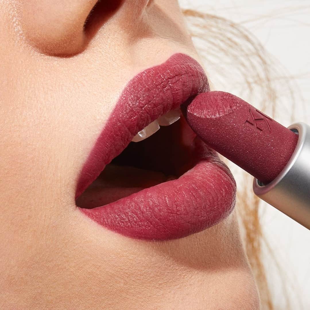 KIKO MILANOさんのインスタグラム写真 - (KIKO MILANOInstagram)「Obsessed with this Red Violet #liplook 💄 Try it now with our Powder Power Lipstick! Its velvety, ultra-fine texture melts into your lips, making application a breeze!⁣ ⁣ Shade 16⁣」7月14日 1時00分 - kikomilano
