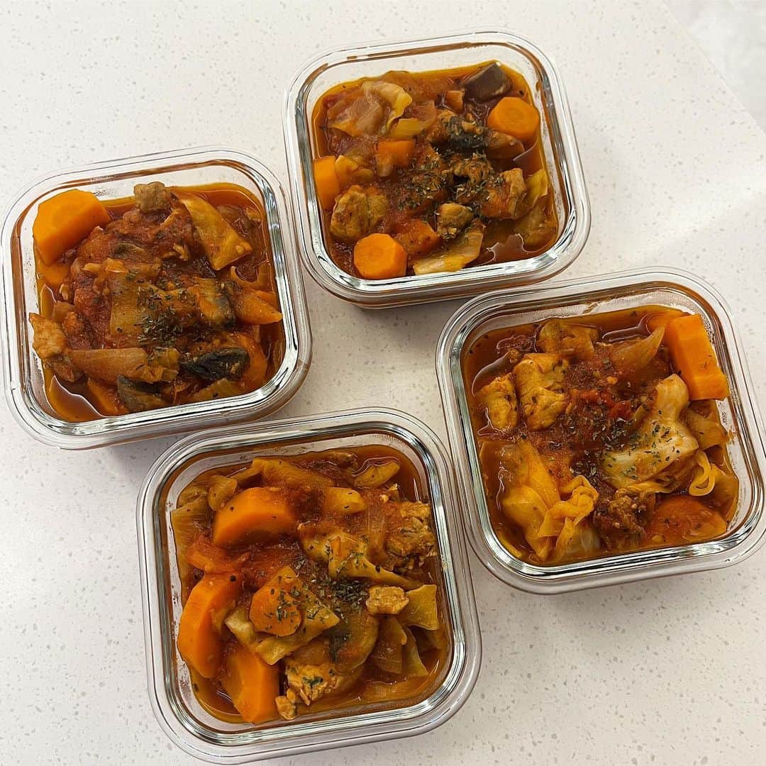 ウォン・ジナさんのインスタグラム写真 - (ウォン・ジナInstagram)「그래놀라도 만들고, 토마토수프도 만들고 요즘도 열심히 집밥🍳」7月14日 1時06分 - j0i3n2a9