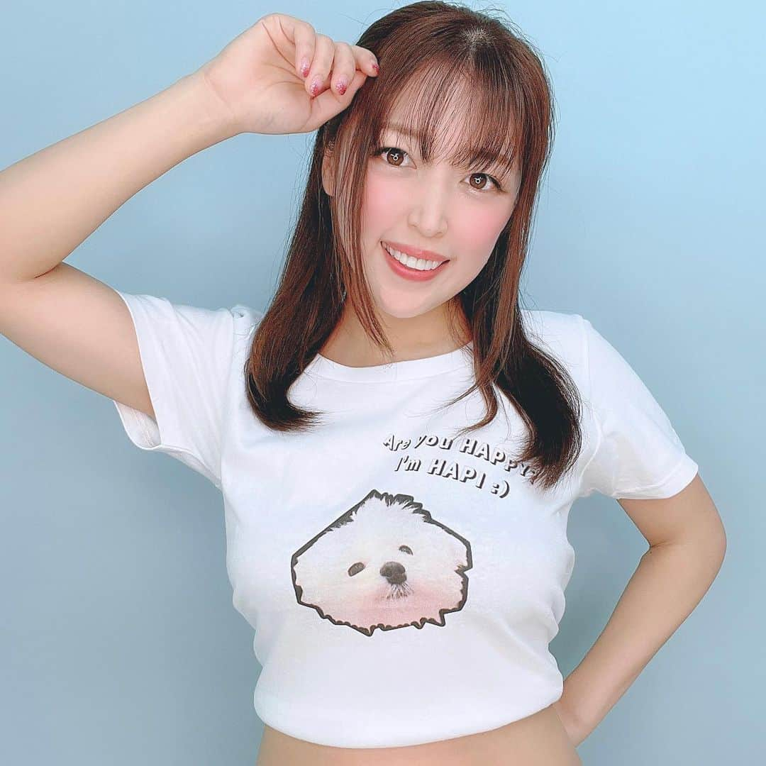 手束真知子のインスタグラム：「1枚から作れるオリジナルプリントTシャツ！ チットプラスさんでオリジナルTシャツ作っちゃいました♪ とても簡単で、 画像を送るだけ！ 1枚から作れます！ なんとフルカラー&プリント代込みで1枚1800円！  嬉しいのは女性サイズのWMとWLサイズがあること！ レディース用Tシャツなのでおしゃれに着こなせます^ ^ もちろん通常サイズのTシャツもありますよっ  私は愛犬の画像で可愛いオリジナルTシャツ作っちゃいました⭐️  今回は白地だけど 黒地も可愛いから追加で発注しようかなぁ^ ^  PR #オリジナルプリント #オリジナルプリントTシャツ #オリジナルTシャツ #シンプルTシャツ #オリジナルデザインtシャツ #オーダープリント」