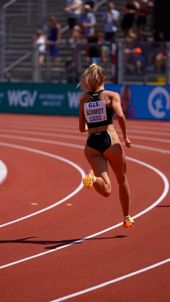 アリカ・シュミットのインスタグラム：「Calm before the storm ⚡️  #trackandfield  📸 @fredirichter」