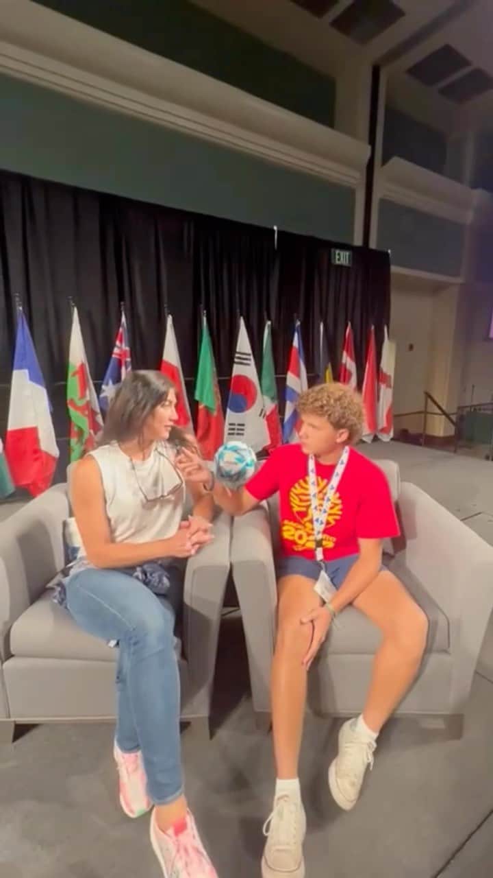 ホープ・ソロのインスタグラム：「We have to find hope. We can’t shy away from difficulties. We must use our communities, our allies and our resources to push for positive change - that’s when the magic happens. Can soccer contribute to ending global homelessness? We think this beautiful sport absolutely can ❤  #Soccermento23 #PlayForMore」