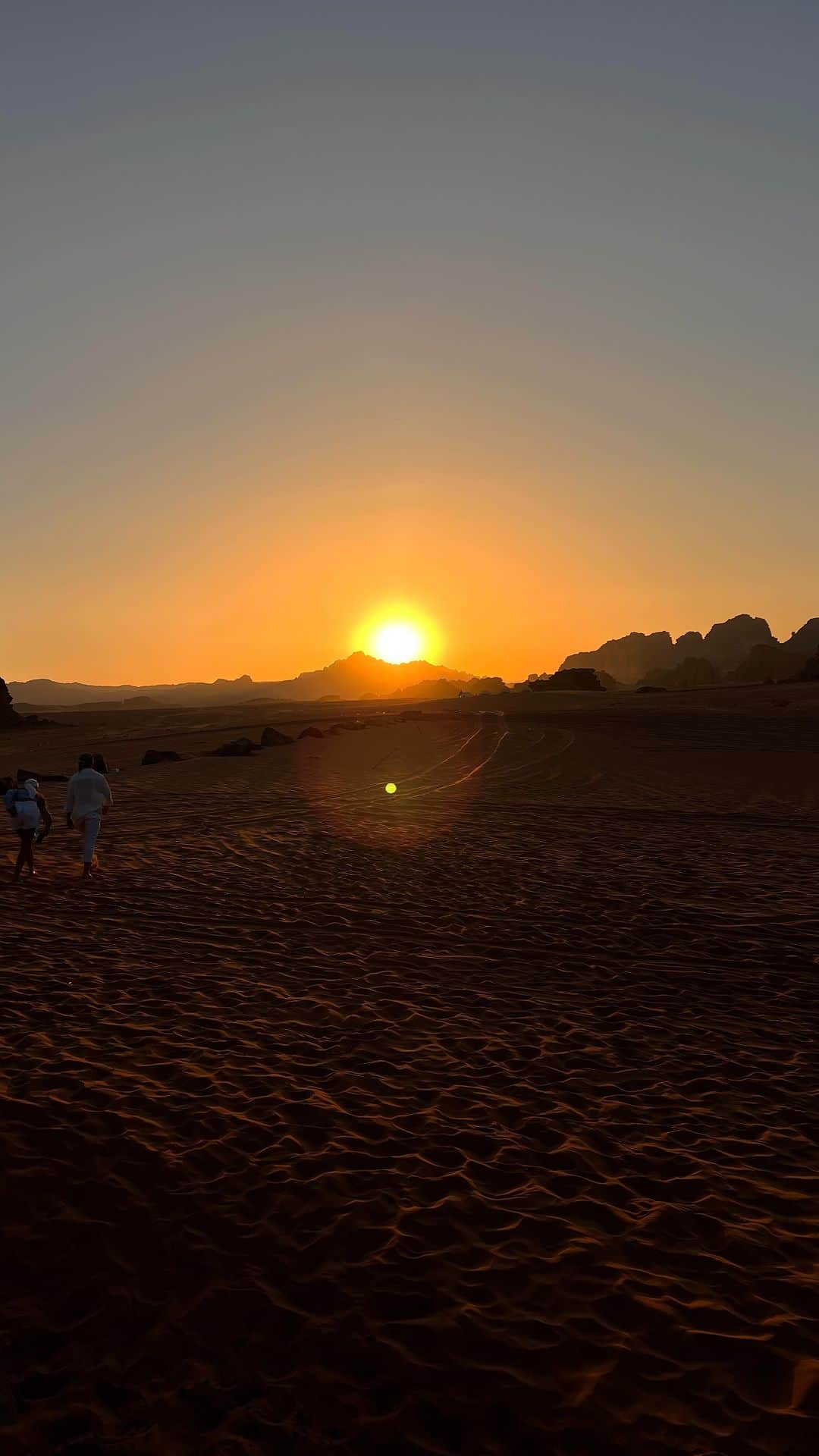 Zina Charkopliaのインスタグラム：「A taste of the desert #desert #jordan #style #fashion #travel #set #twinset #wadirum #bubblecamp」