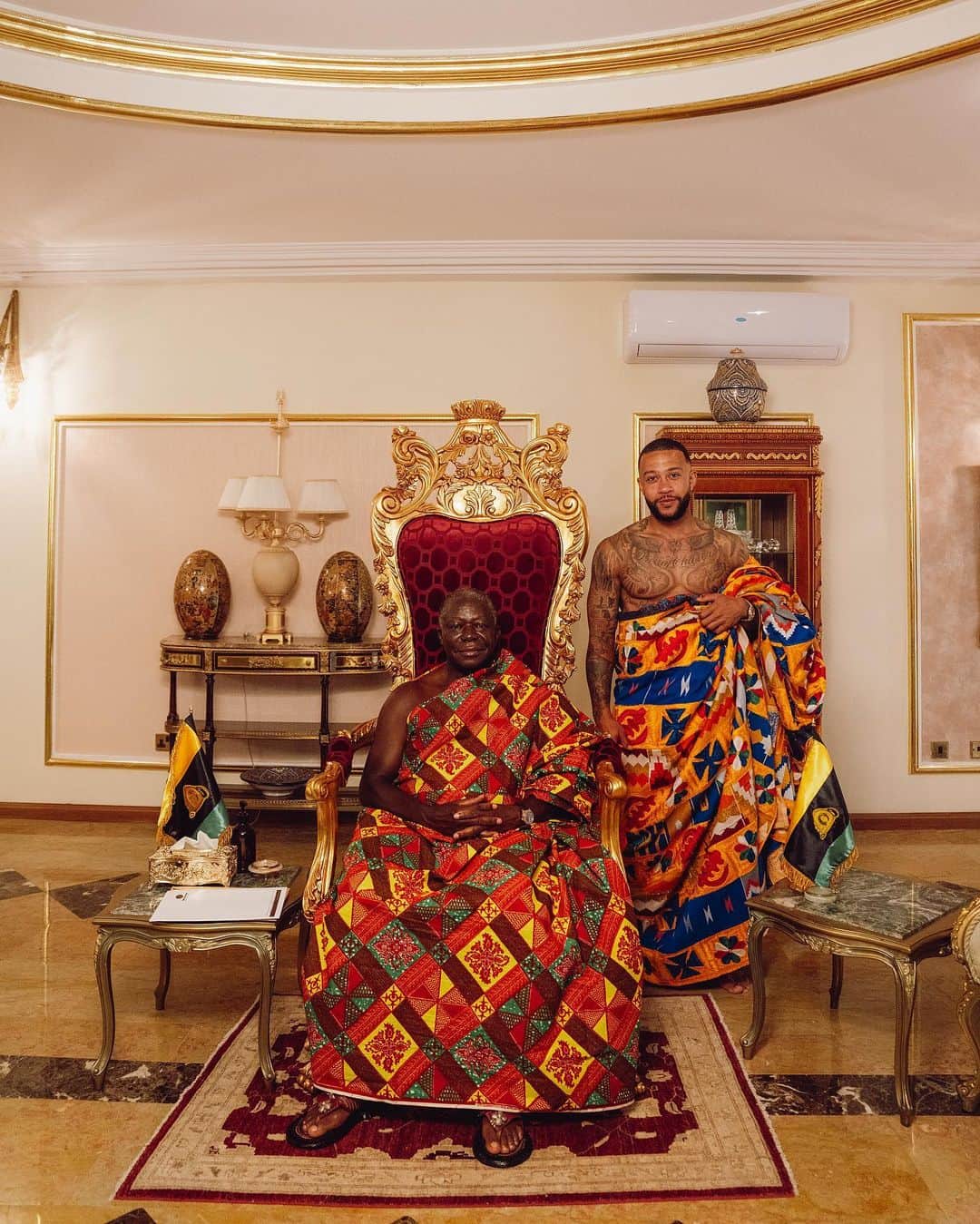 メンフィス・デパイのインスタグラム：「Thank you for your words of wisdom and motivation!🤴🏿🇬🇭#ashanti #King #ashantikingdom」