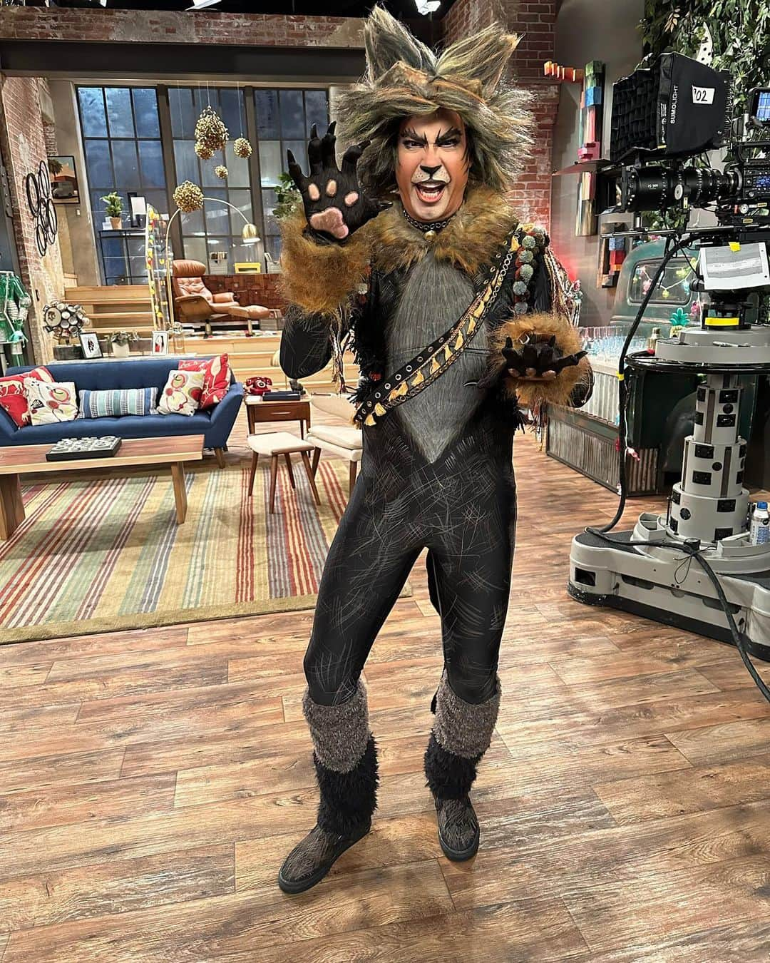 ジェリー・トレイナーさんのインスタグラム写真 - (ジェリー・トレイナーInstagram)「Some bts of todays episode of iCarly!!! This one was so fun because I had all the power as director. And I wielded that power like a tyrant! Muahahahaha! Special thanks to @nathankress, Phill Lewis, and Tom Doak for making me look competent. And @harryhannigan for the hilarious script! #paramountplus #icarly」7月14日 1時26分 - jerrytrainor