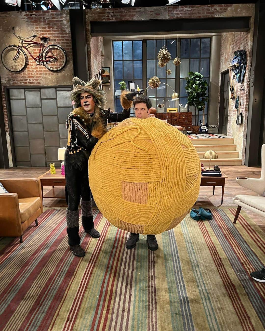 ジェリー・トレイナーさんのインスタグラム写真 - (ジェリー・トレイナーInstagram)「Some bts of todays episode of iCarly!!! This one was so fun because I had all the power as director. And I wielded that power like a tyrant! Muahahahaha! Special thanks to @nathankress, Phill Lewis, and Tom Doak for making me look competent. And @harryhannigan for the hilarious script! #paramountplus #icarly」7月14日 1時26分 - jerrytrainor