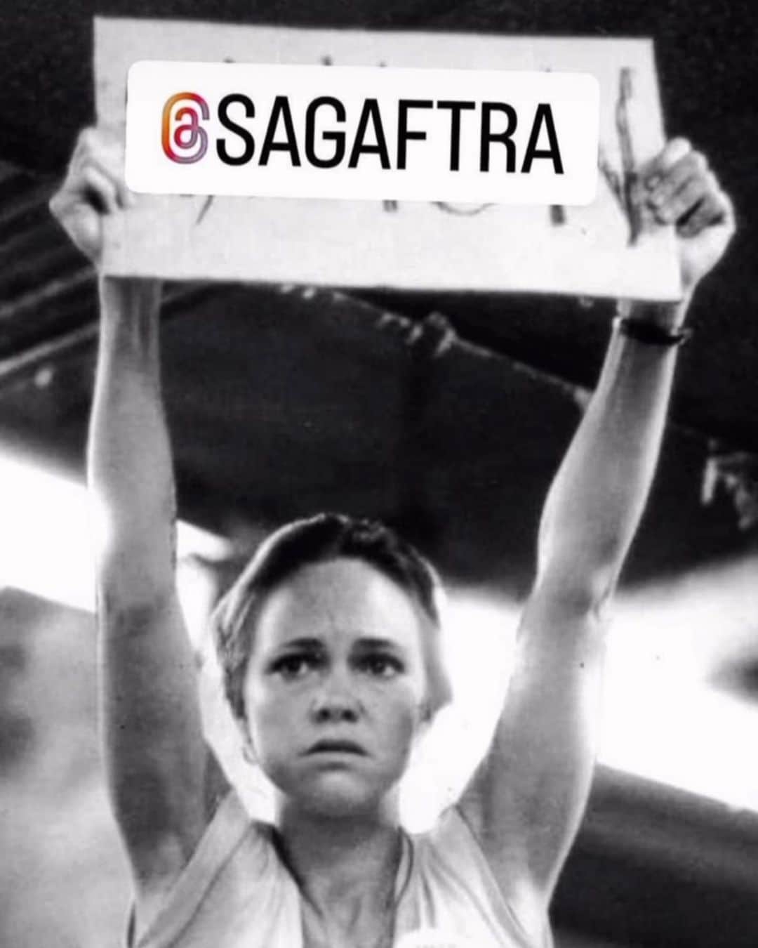 マック・ブラントのインスタグラム：「The AMPTA chose this.  Don’t let ‘em tell you the writers and actors are being unreasonable.  If you showed up at work tomorrow and your boss asked you to do the same job for less money because they managed badly. You wouldn’t do it.」