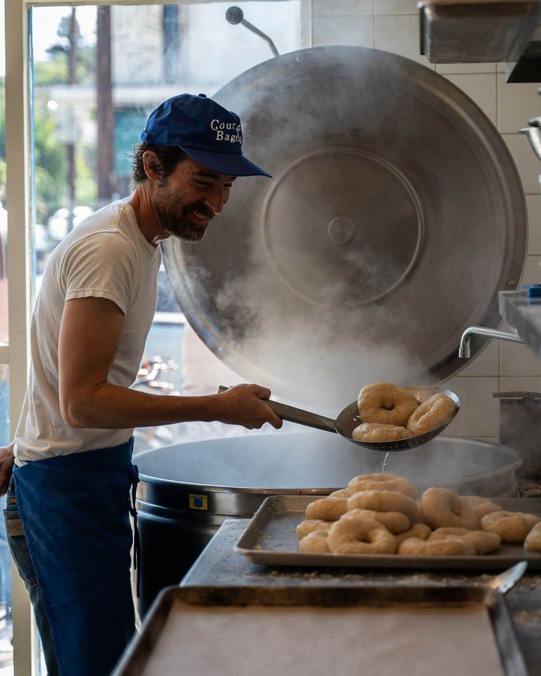 Eater LAさんのインスタグラム写真 - (Eater LAInstagram)「Informed by Eastern European traditions and inspired by California’s lush produce, Courage's bagels (@courage_bagels) are far lighter than the ones popular in New York, with a touch of smoke and char that’s reminiscent of Montreal-style but not overly sweet. Taken together, these elements make the Courage Bagels bagel unique — and utterly delicious.   In the last several years, a larger group of homegrown, small-batch, culinary-minded bagel shops have popped up, including Layla Bagels (@laylabagels), Boil & Bake (@boilandbakecm), Bagel + Slice in Highland Park (@bagelandslice), and pop-ups Tomorrow Bagel (@tomorrow_bagel) and Hot Water Cafe (@hotwaterbagels), which have established greater Los Angeles as a first-class bagel city, something that New York transplants would have never imagined five years ago.  Click on the link in bio to read about LA's emergence as a great bagel city, written by Emily J. Wilson (@emilyjwils).   📸: @wonhophoto」7月14日 2時31分 - eater_la