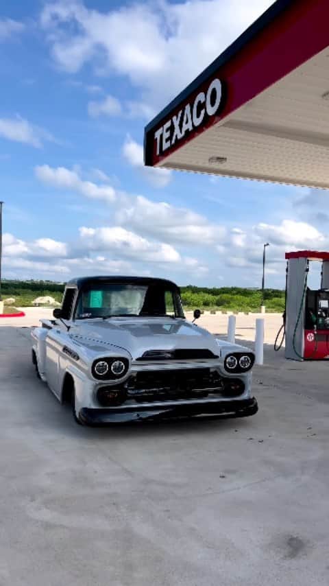 Classics Dailyのインスタグラム：「Credit @thecoon_59 😎 _ #Classic #classics #Classiccar #classiccars #americanmuscle #Musclecar #Musclecars #car #truck」