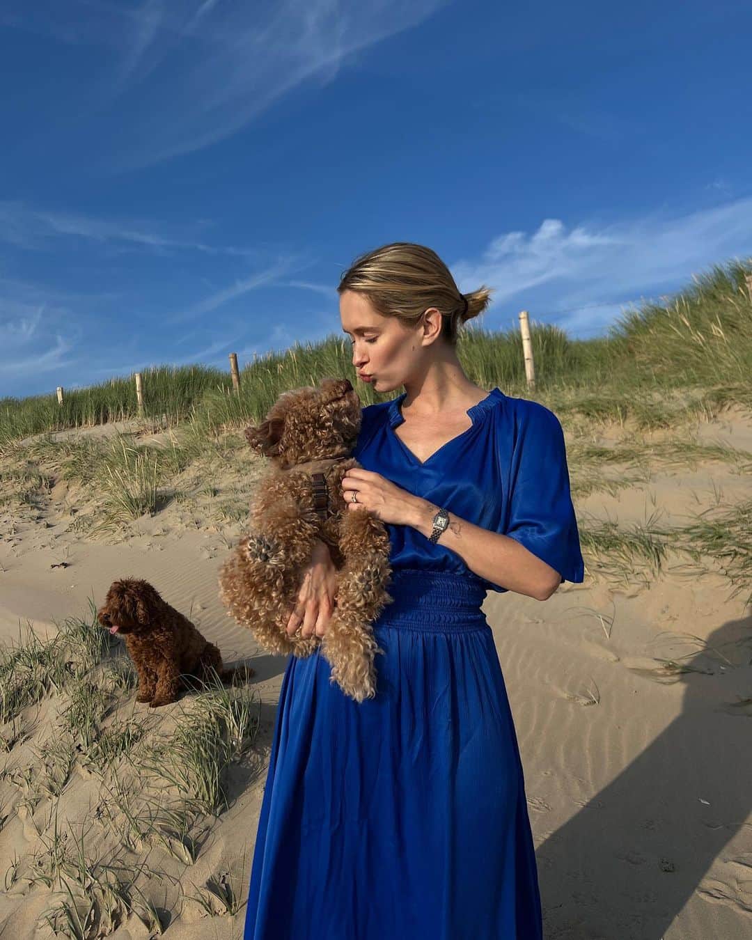 のインスタグラム：「An evening at the beach 💙 @tommyhilfiger #tommyhilfiger #ad」