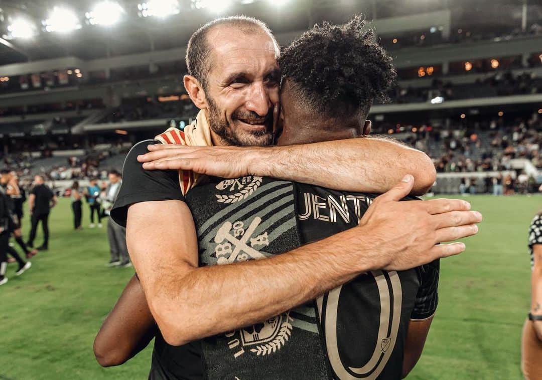 のインスタグラム：「Great W against St.Louis. Well done guys! ⚫️🟡  #LAFC」